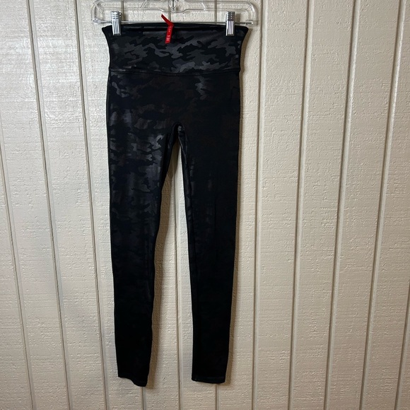 Spanx Faux Leather Camo Leggings, size small. - Picture 5 of 5